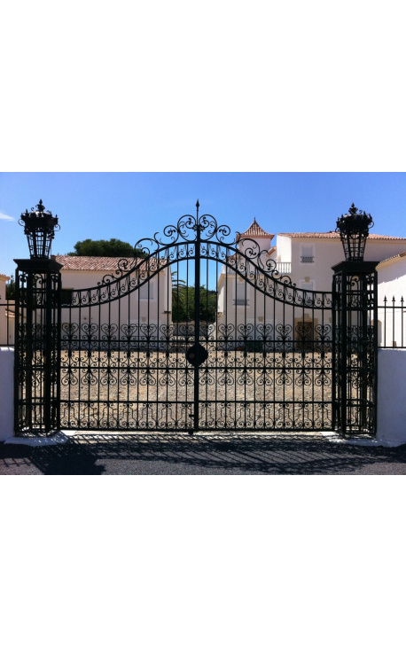 Puerta para castillo, puertas de hierro forjado barroco con dos puertas dos columnas con linternas superior