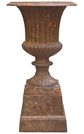 Medicis-Vase mit verwittertem Rosteffekt auf Sockel