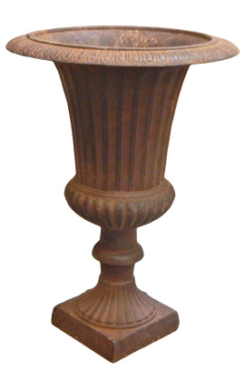 Medici-Vase aus geripptem Gusseisen mit rostfarbener Patina
