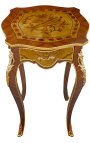 Vierkante tafel in Lodewijk XV-stijl ingelegd met hout, brons en geschilderde muziekdecoraties. 