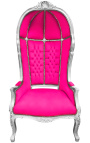 Grand fauteuil carrosse de style baroque tissu velours fuchsia et bois argent