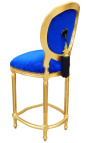 Cadira de bar estil Lluís XVI amb pompó, vellut blau i fusta daurada