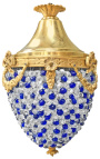 Lestenec s kroglicami modre barve in prozornim pihanim steklom z zlatim bronom