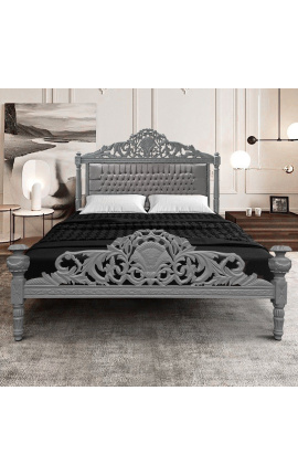 Cama barroca con tejido de terciopelo gris y madera lacada gris.