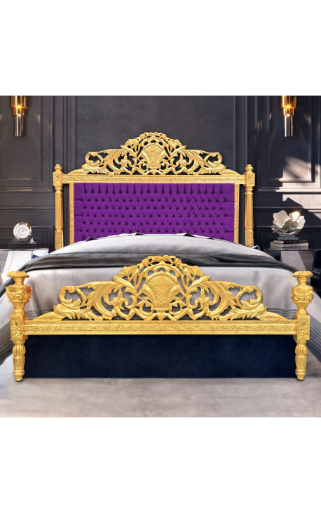 Barockbett aus violettem Samtstoff und goldenem Holz