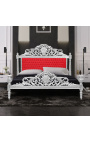 Barokní postel z červeného sametu s kamínky a stříbrným dřevem