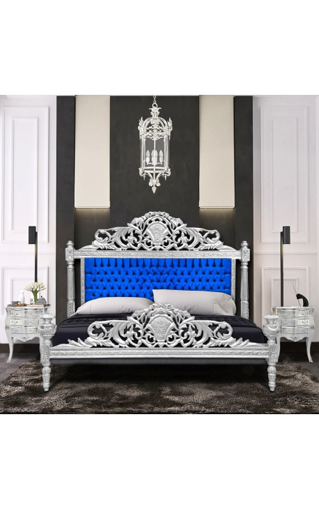 Barokní postel z modrého sametu a stříbrného dřeva