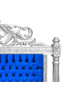 Kopfteil des Barockbettes aus blauem Samtstoff und silbernem Holz