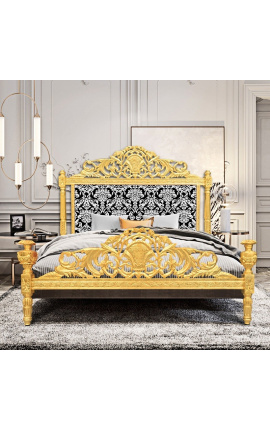 Barokní postel s bílou látkou s květinovým vzorem a zlatým listovým dřevem