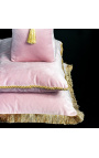 Fyrkantig kudde i puderrosa sammet med gyllene fransar 45 x 45
