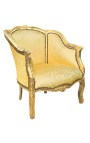 Gran sillón de bergere estilo Luis XV con tela de satén de oro y madera de oro