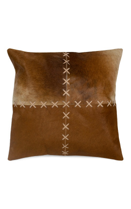 Fyrkantig kudde i brunt och vitt kohud med korsstygn 45 x 45