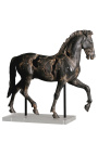 Grande scultura "Cavallo di Monti" su piedistallo