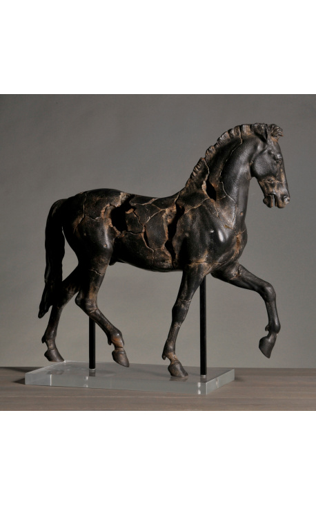 Velika skulptura "Montijev konj" o podpori