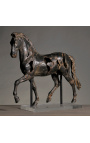 Grande scultura "Cavallo di Monti" su piedistallo