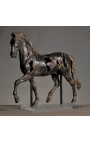 Stor skulptur "Hestning af Monti" på support
