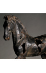 Grande escultura "O cavalo de Monti" em estande