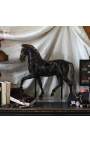 Liela skulptūra "Monti zirgs" par atbalstu