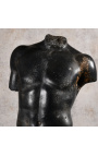 Liela skulptūra "Hermesa fragments" uz melna metāla paklāju