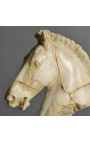 Escultura "Cap de cavall de Monti" beix sobre suport metàl·lic negre