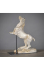 Beige "Het paard" sculptuur op black metal ondersteuning