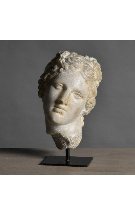 Scultura "Diana Cacciatrice" su supporto in metallo nero