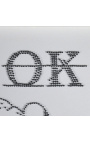 Samtida rektangulär målning "Ok" formad av pins
