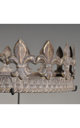 Dekorativ krone i metal i kobberlook