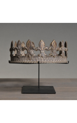 Dekorativ krone i metall i kobberlook