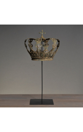Grande coroa imperial decorativa em metal com aspecto de cobre
