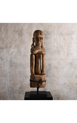 Estátua de Leti em madeira entalhada sobre base metálica