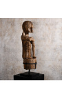 Estatua Leti en madera tallada en una base de metal