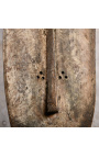 Tradicional máscara Grébo en madera tallada en una base metálica