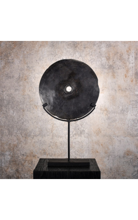 Черный диск в камне на матовой черной металлической опоре - размер M