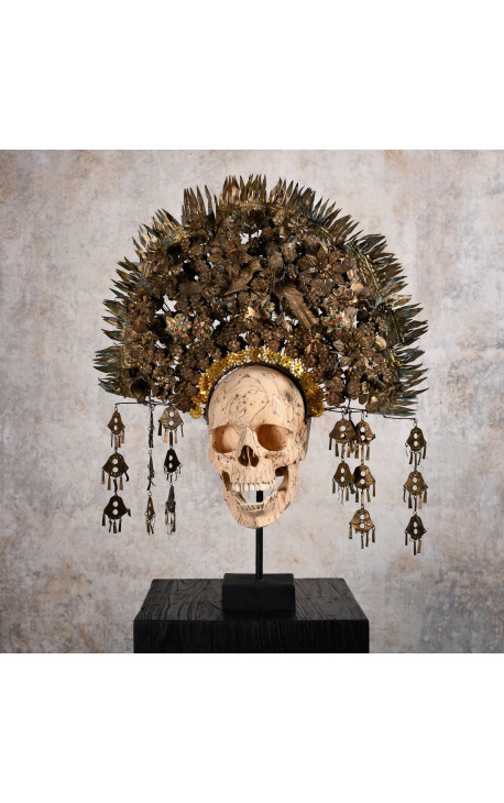 Memento Mori с Борнео на подставке из матового черного металла