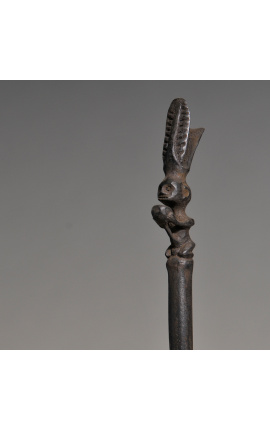 Prymitywna różdżka z Timoru z ręcznie rzeźbionego hebanu