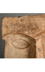 Duża kultowa stela z kamienia z ideogramami