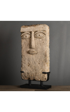 Large iconic &quot;eyebrow&quot; stele