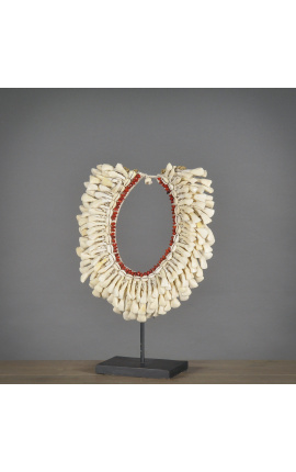 Hvid og rød halskæde fra Sumba (Indonesien) håndvævet