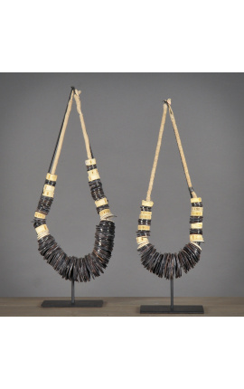 Ensemble de 2 colliers pendentifs noirs des îles de Sumba