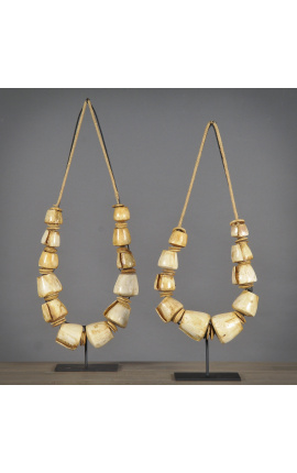 Conjunto de 2 collares de Indonesia hechos de conchas