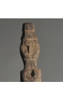 Estatua antigua de madera tallada a mano