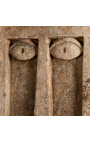 Grande estela icônica de "nariz grego" em pedra
