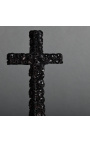 Krucifix "Memento Mori" s vyrezávanými čiernymi lebkami