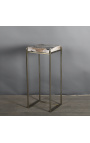 1970-ųjų stiliaus kvadratinis šoninis staliukas iš suakmenėjusios medienos ir žalvario spalvos metalo
