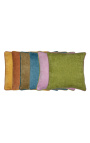 Coussin carré en velours couleur vert avec galon torsadé rose 45 x 45