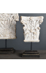 Set di 4 capitelli in stile Impero e Restauro su supporto in metallo nero