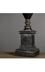 "Pedestál" lampy z černého dřeva