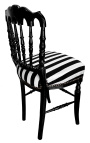 Stolica u stilu Napoleona III. crno-bijela prugasta tkanina i sjajno crno drvo