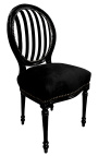 Cadeira estilo Louis XVI com listras pretas e brancas e madeira preta